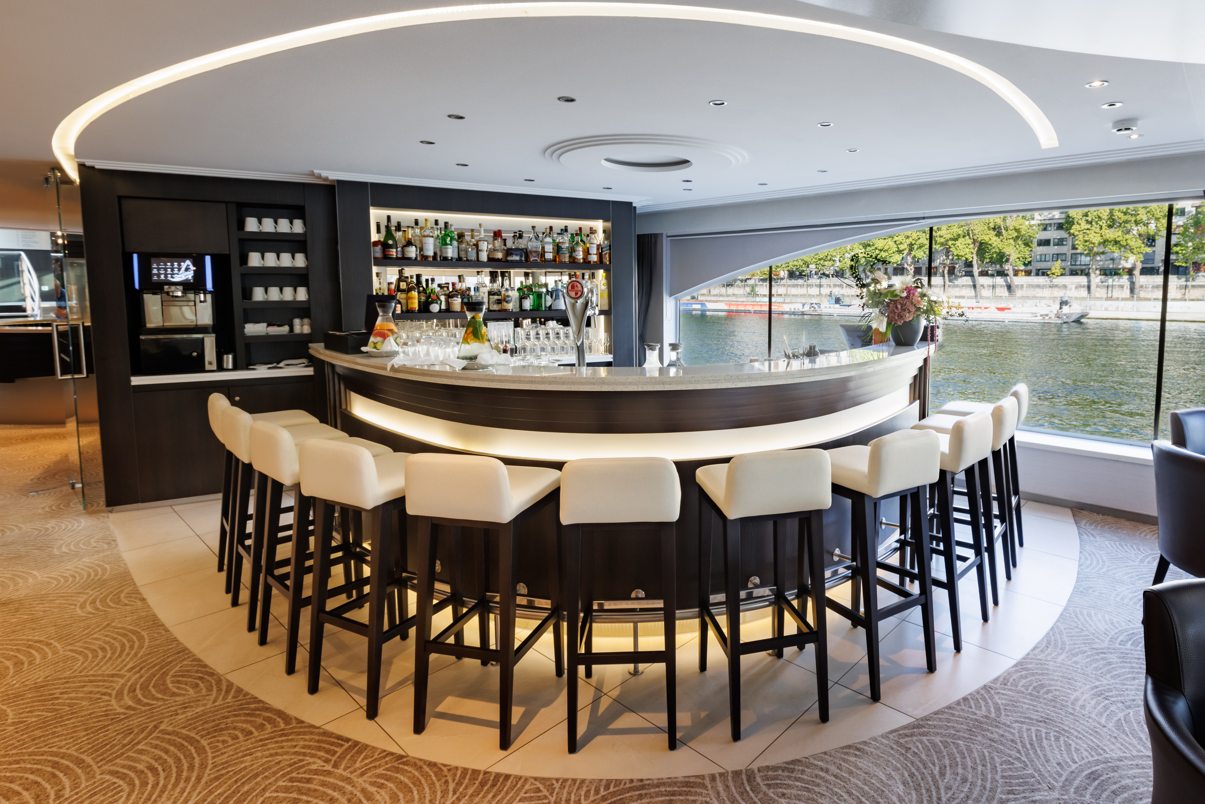 Avalon Tapestry II - Panorama Lounge